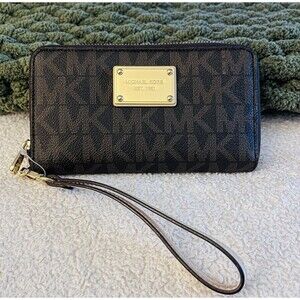 NWT-MICHAEL KORS WOMEN JET SET LG FLAT MF PHONE CASE WRISTLET BROWN -32T5GTTE2B